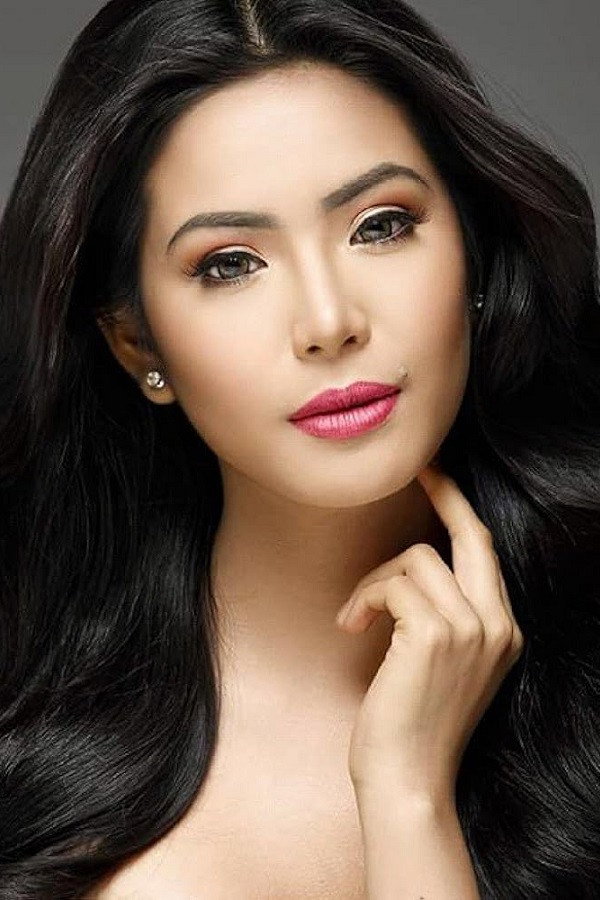 Myrtle Sarrosa as Junamae in The Generation That Gave Up on Love