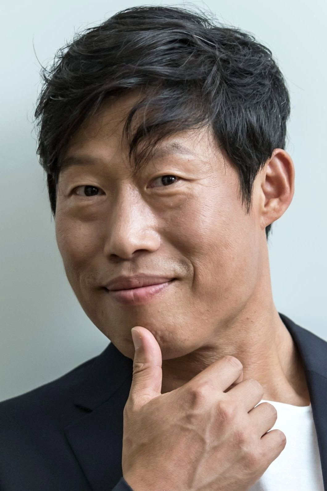 유해진 as Self in Korean Hostel In Spain