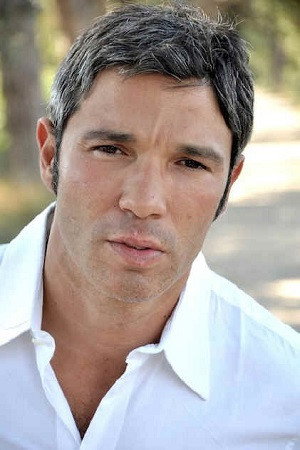 Francesco Venditti as Claudio in Il cielo in una stanza