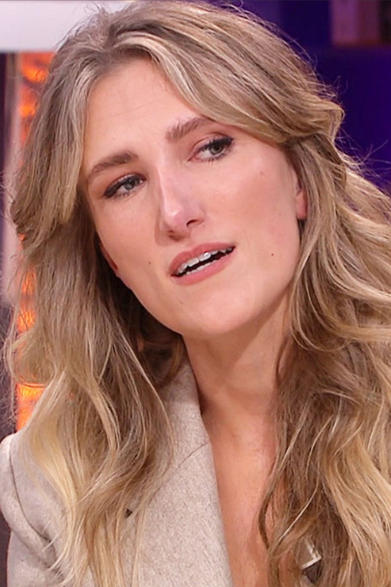 Suzan Stortelder as Self - Coach in The Voice of Holland
