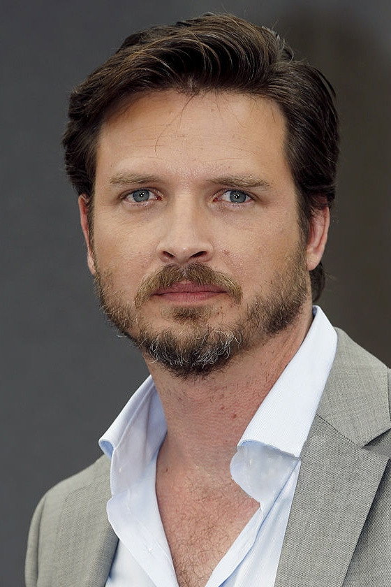 Aden Young as DS Henry Graff in Law & Order Toronto: Criminal Intent