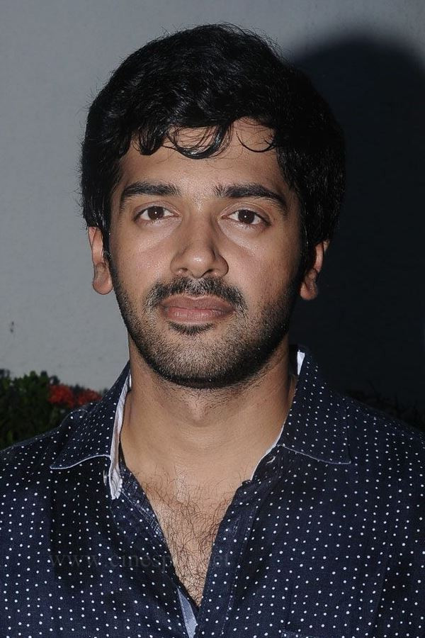 Ashwin Kakumanu as Arjun in 平行迷途 Lost parallel