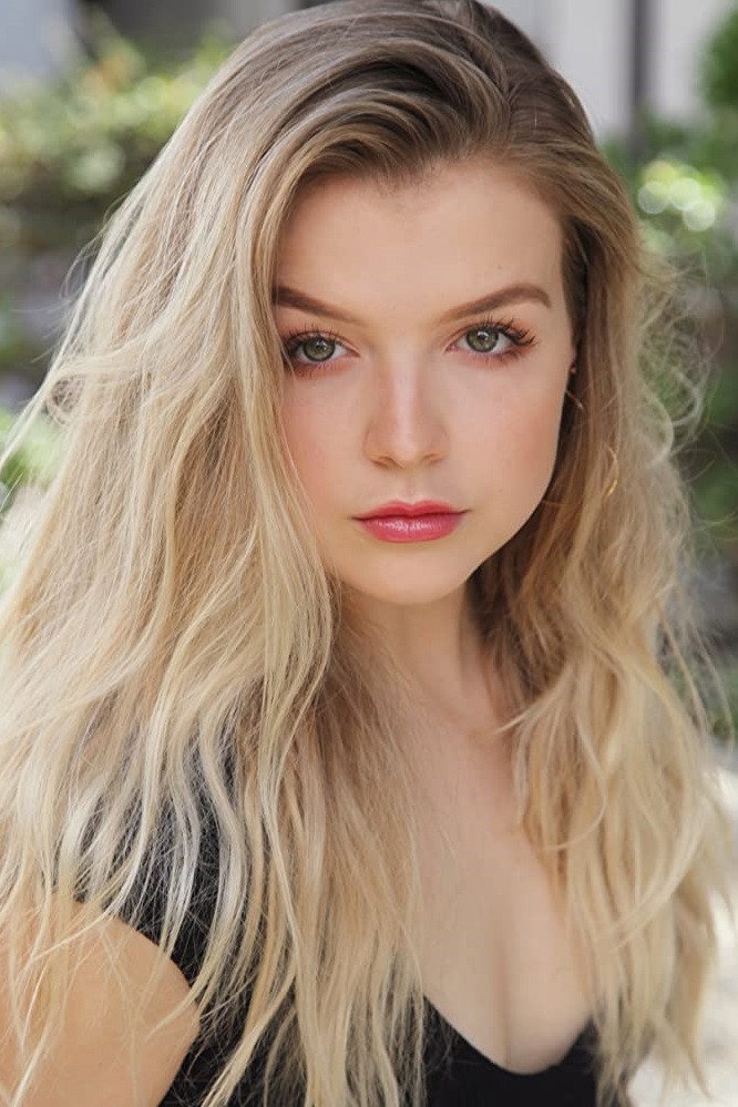 Anna Grace Barlow as Aurora in Commanders