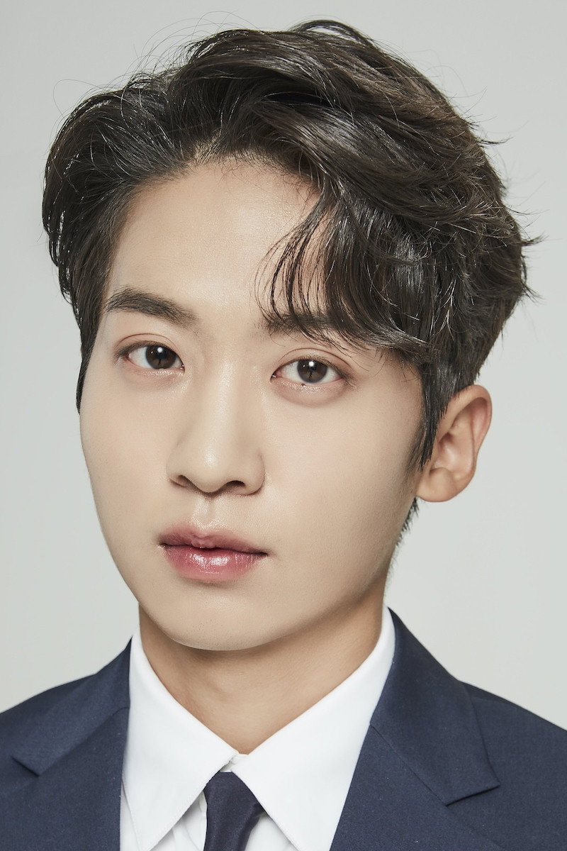 이일준 as Man-soo in Usury Academy