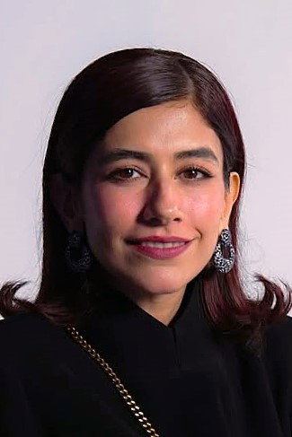 Syra Yousuf as Nazia in Mera Naseeb