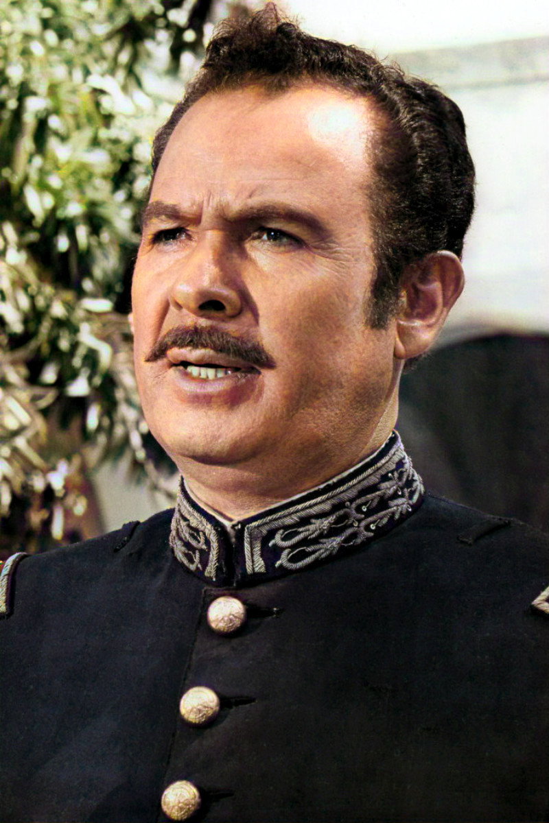 Antonio Aguilar as Juan Cabello in Astucia