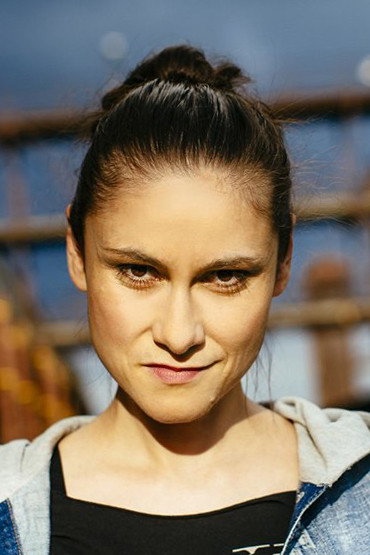 Lenka Dusilová as spev, gitara in Mosty Gesharim – Lenka Dusilová