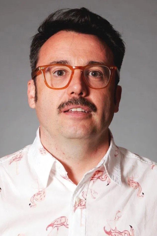 Carlos García Miranda as Charlie Garci in Yo quise hacer Los bingueros 2