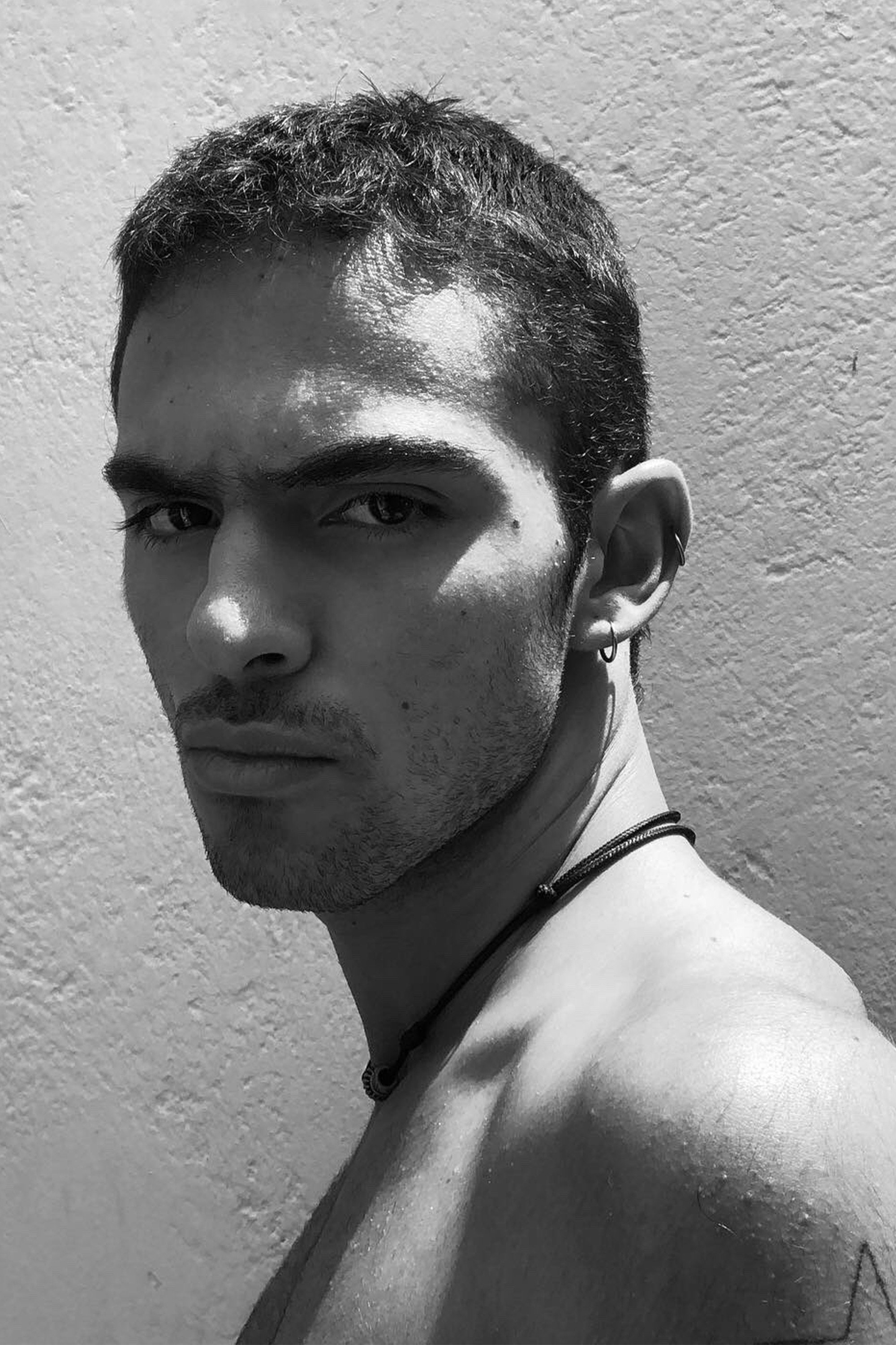 Joaquín Bondoni as Sergio 'Checo' Chamorro Chagoyan in Papás por conveniencia