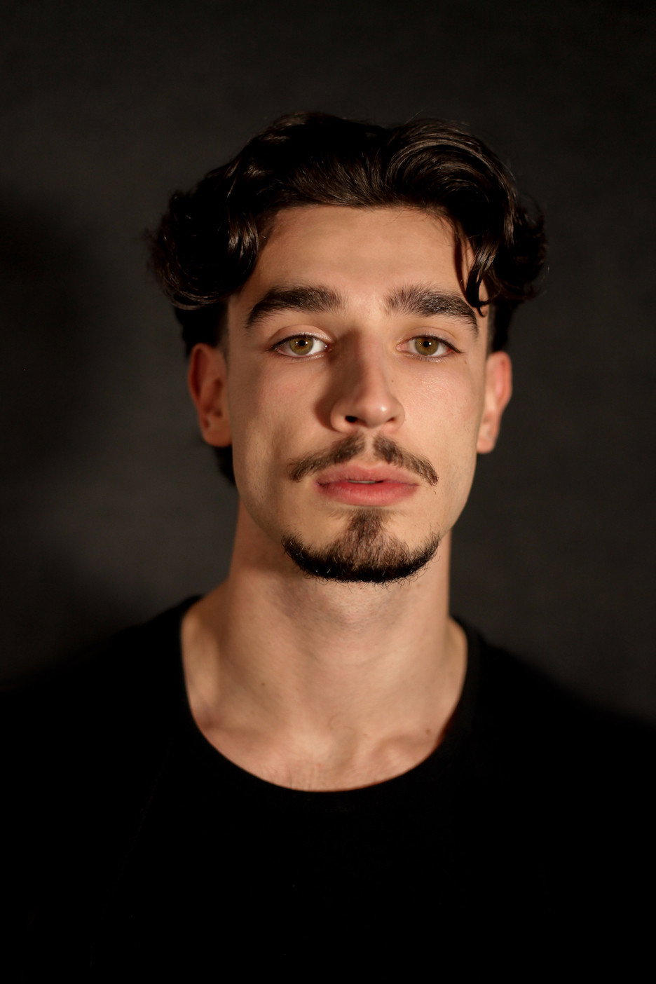Gonçalo Ícaro as Samuel in First Round