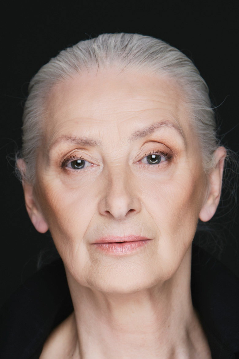 Alina Žaliukaitė-Ramanauskienė as Elena Pliaugienė in In the Dusk