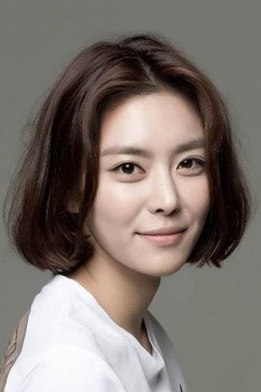 박서연 as Han Joo-kyung in New World