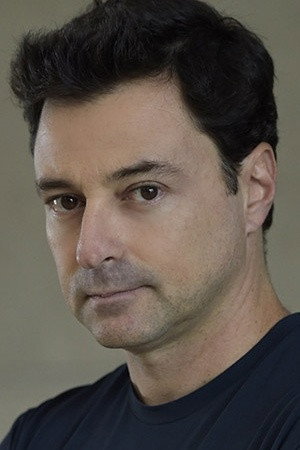 Emílio Orciollo Netto as Issacar in A Vida de Jó