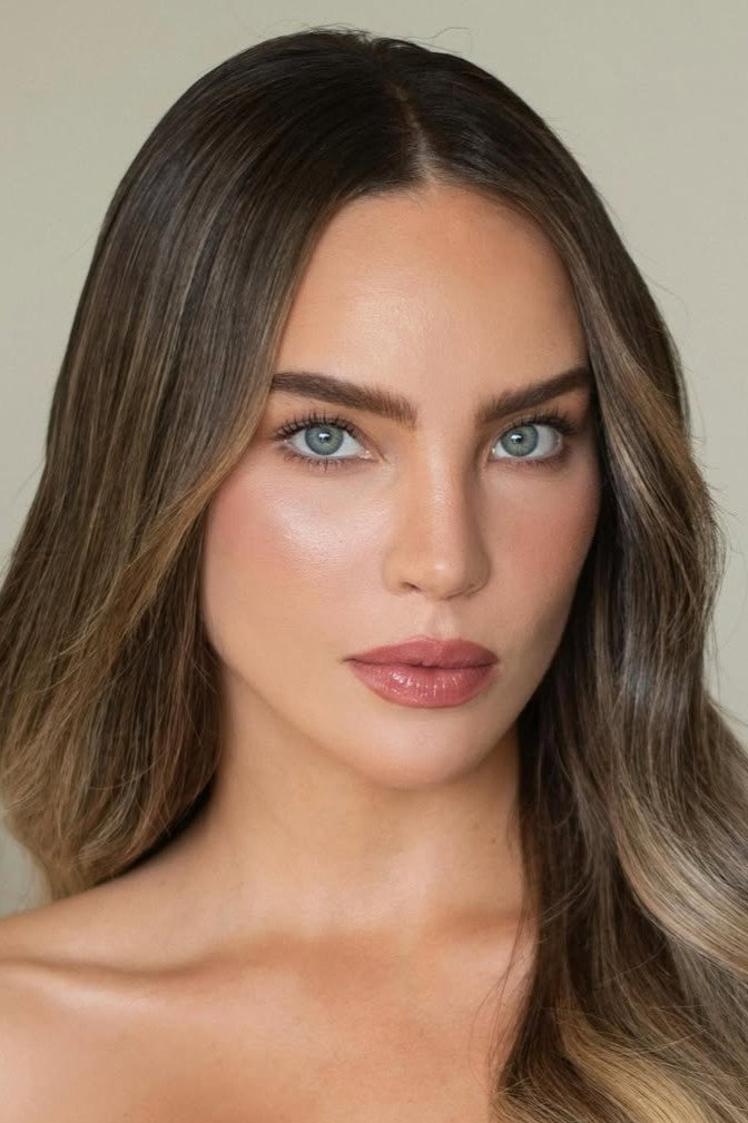 Belinda as Valentina Izaguirre in Camaleones