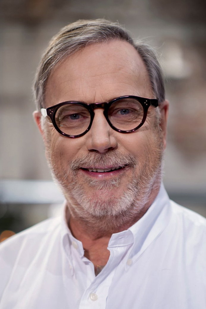 Sven Melander as Lars in Fullt Hus