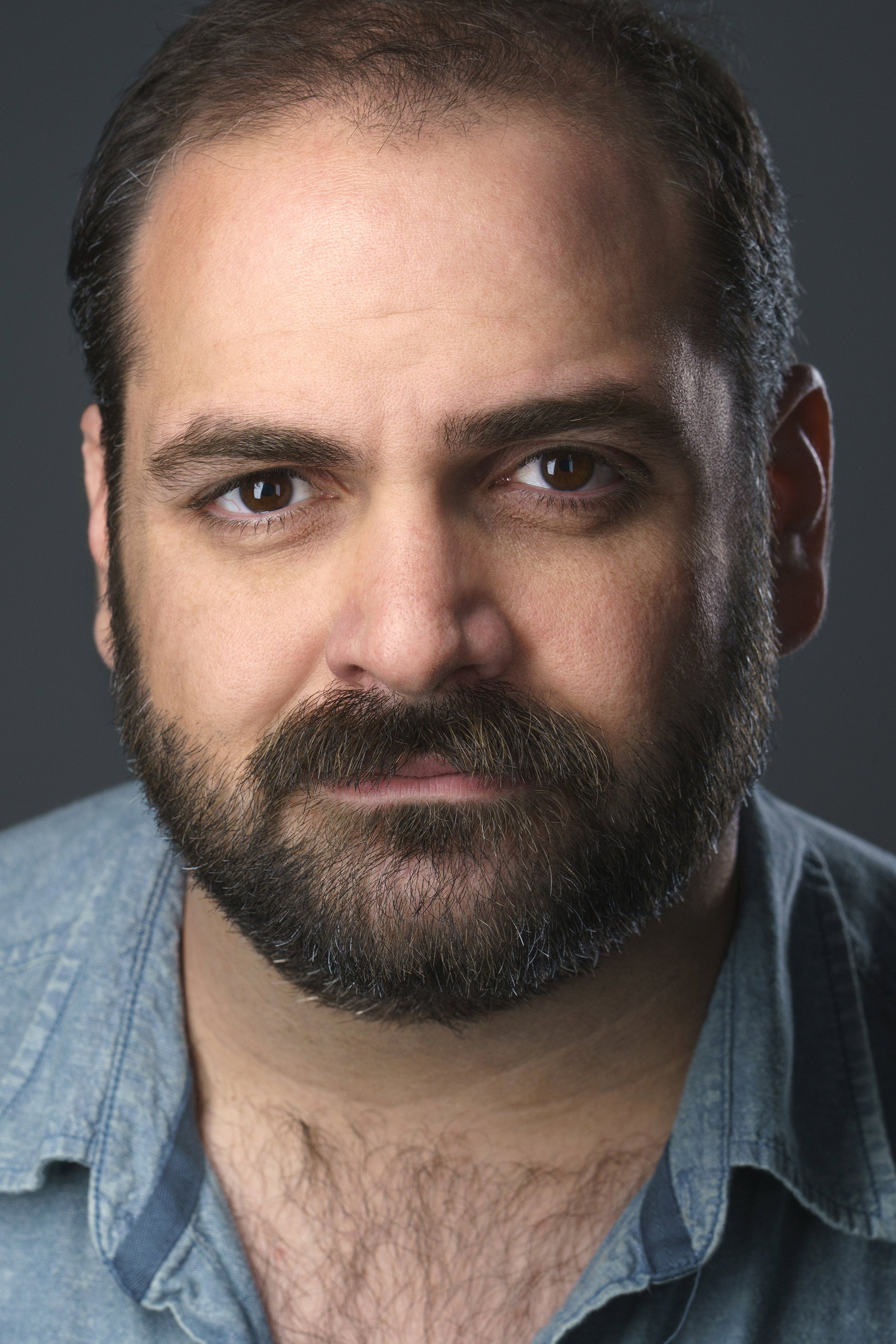 Jeremy Radin as Leslie in Getno