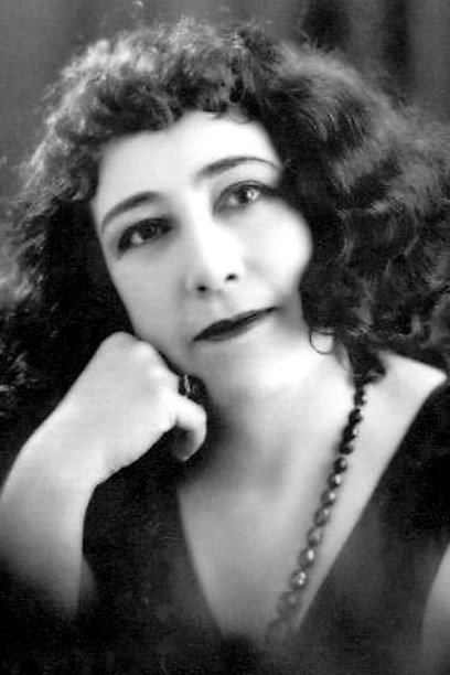 Emma Roldán as Ludovinia in The Place Without Limits
