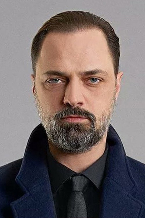 Ertan Saban as Luran in Şeref Bey