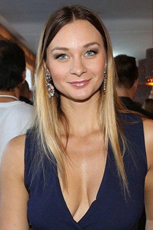 Barbora Mottlová as advokátka Petrová in Bastards: Repair