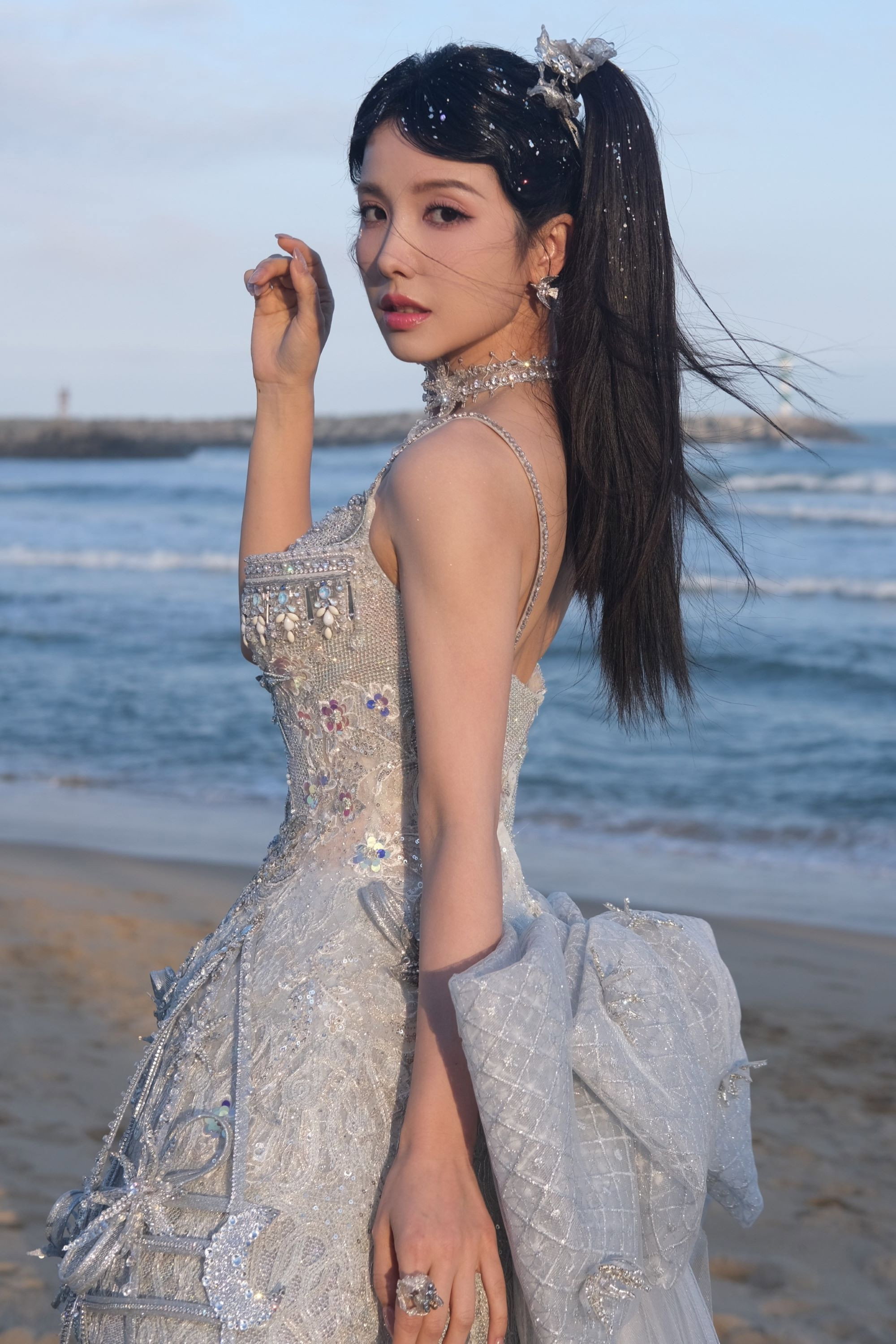 谭薇 as Cheng Zhen in Thriving in Her Thirties