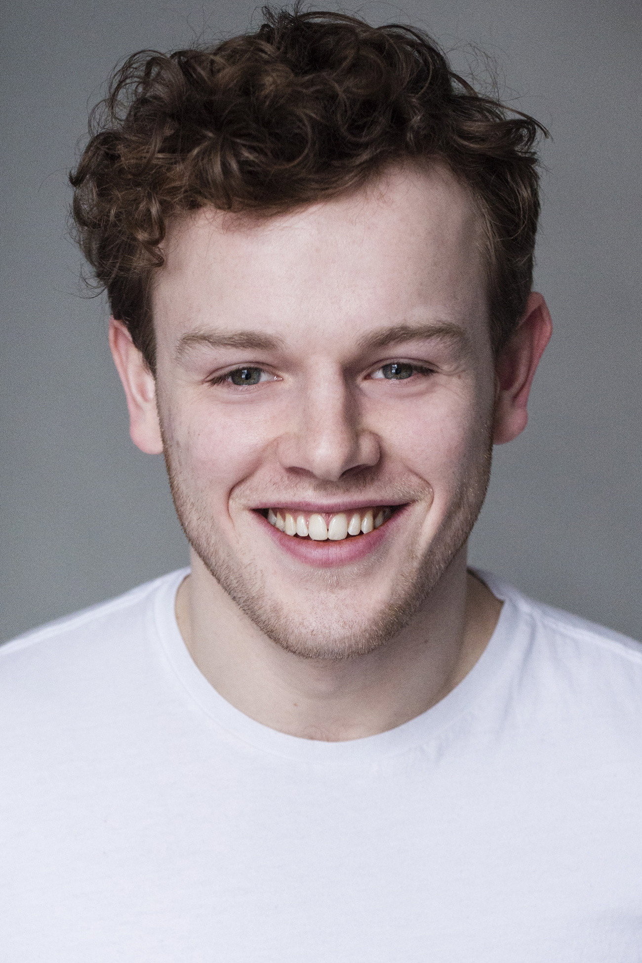 Callum Woodhouse as Leslie Durrell in The Durrells