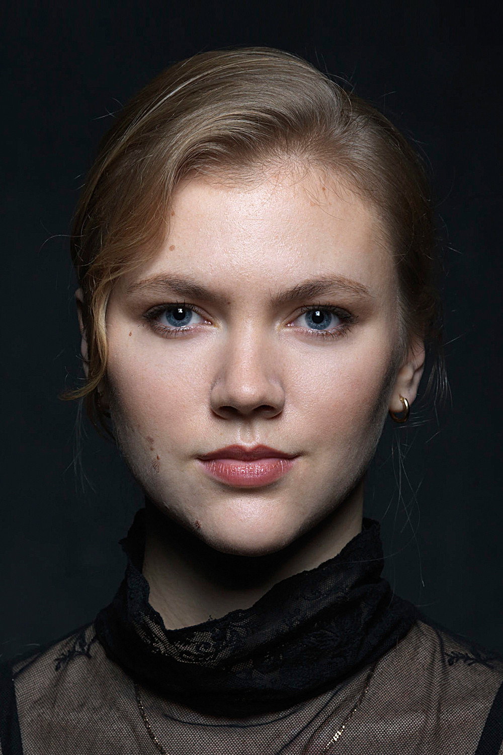 Hanna Obbeek as Abbey in Gold Leaf