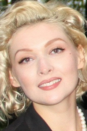 Angelina Pritumanova as ассистентка ведущего in In The Port of Cape Town