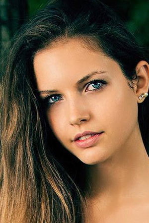 Elisa Piazza as Danika in Game Therapy