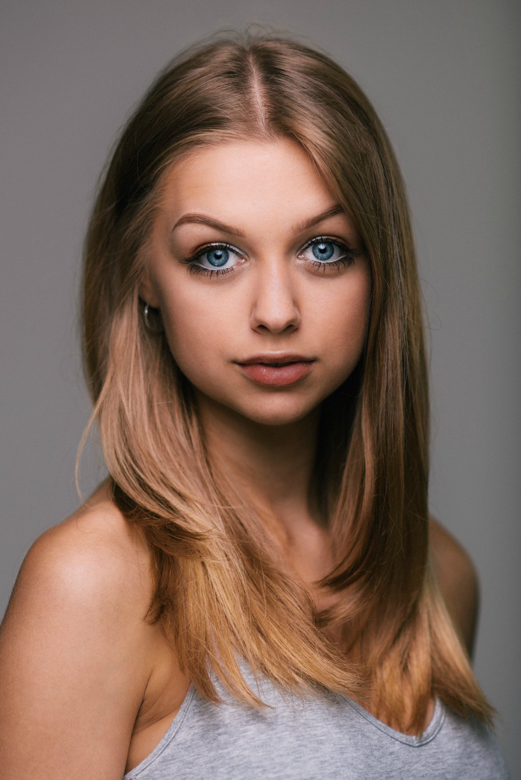 Jess Radomska as Adrestia in Blonde. Purple