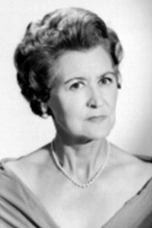 Aurora Walker as Mrs. Lupe in Arrabalera