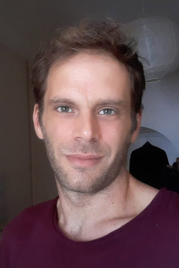 Όμηρος Πουλάκης as Fake police officer 2 in Tom