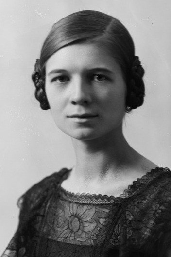 Elsa Ratassepp as Triinu in Under the Same Roof