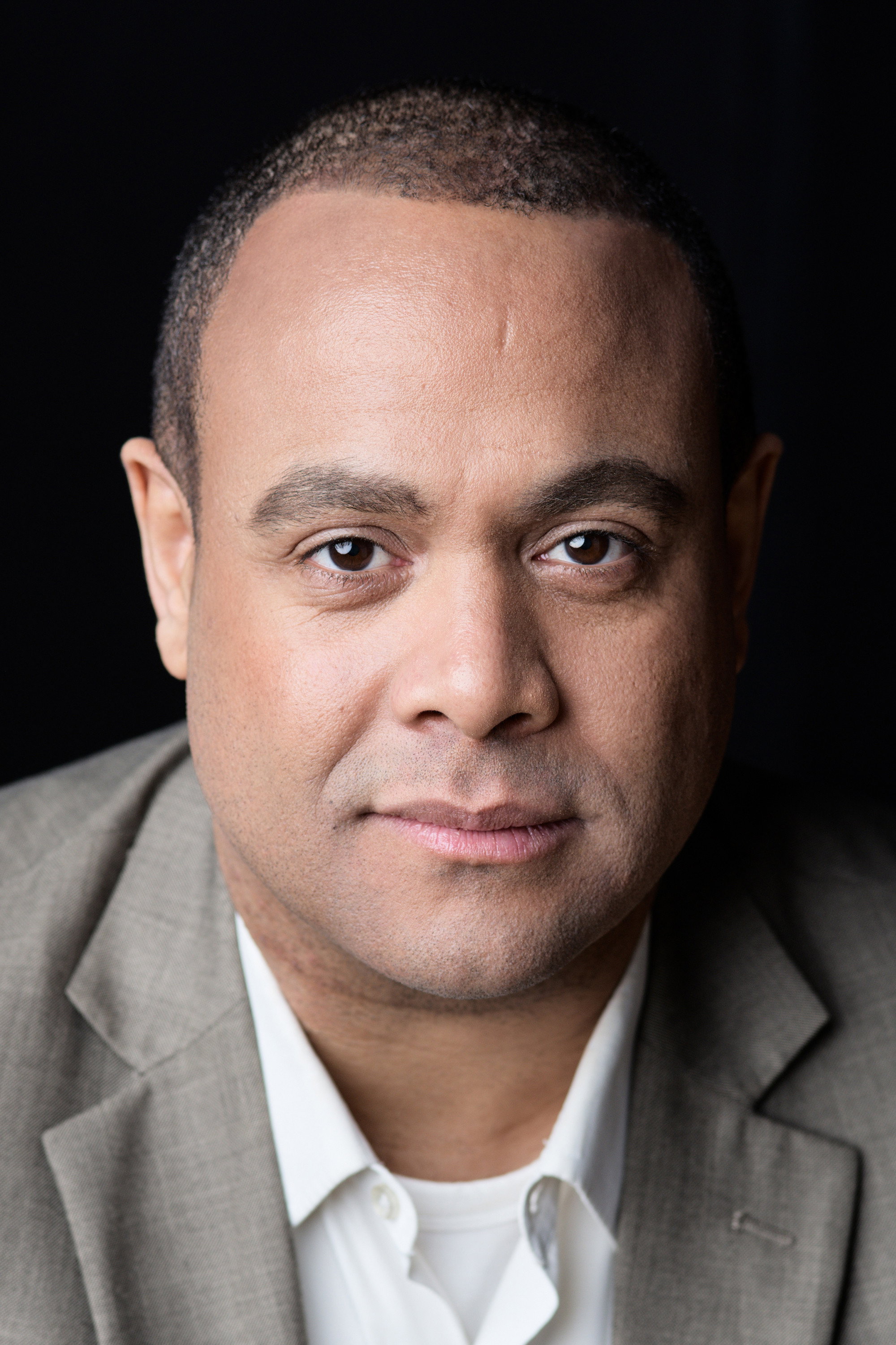 Matthew Kabwe as Professor Bateman in Baby Daddy