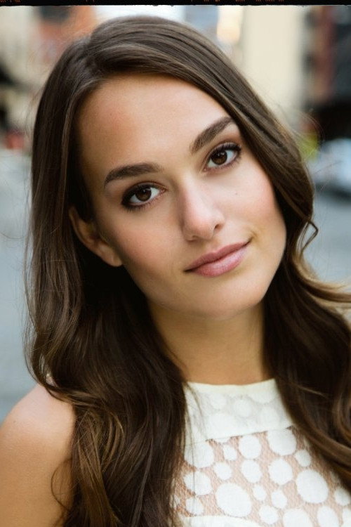 Meredith Travers as Girlfriend in 5