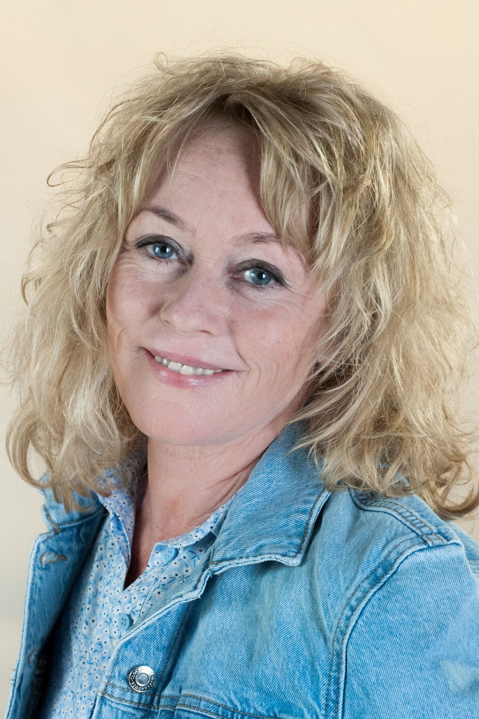 Kerekes Éva as Edit / Zeyk's Wife in Men in the Nude