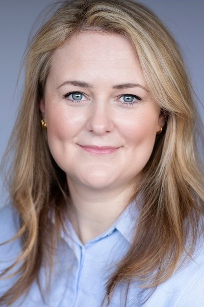 Phillipa Dunne as Niamh in The Woman in the Wall