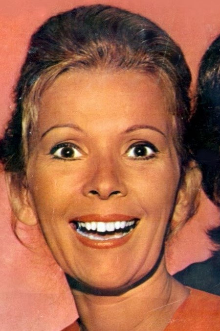 Célia Coutinho as Irmã Sol in Tilim