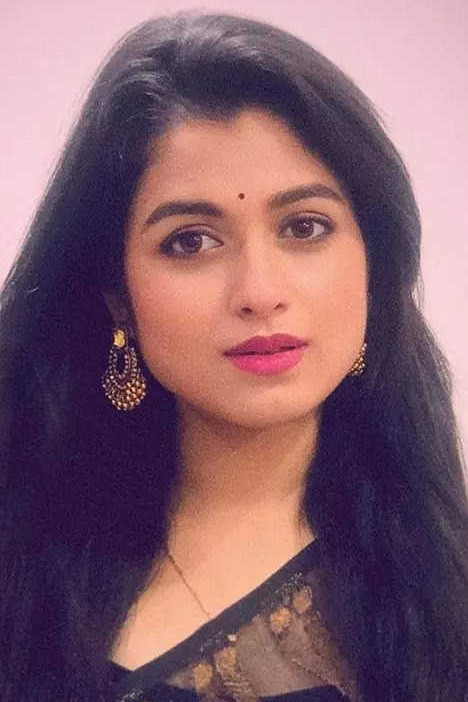 Shyamoupti Mudly as Adult Tuli in Potol Kumar Gaanwala