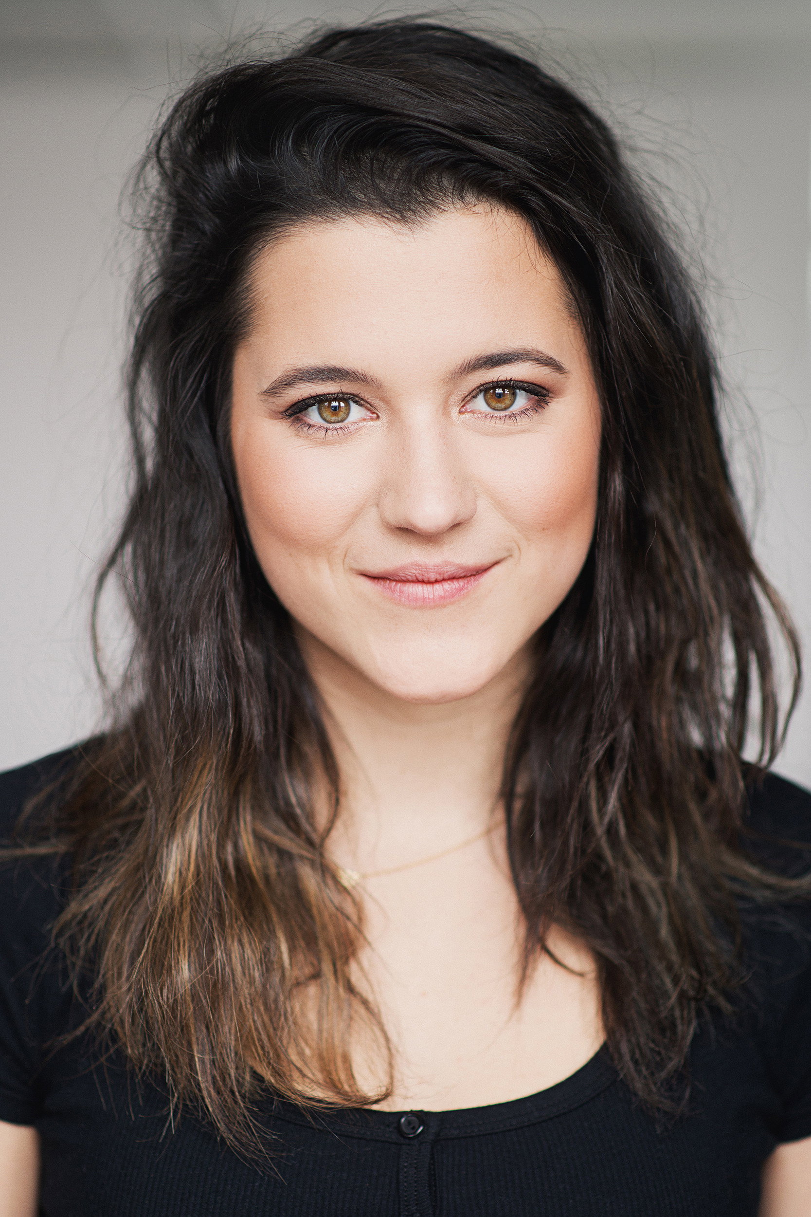 Catherine Brunet as Kim in 5e Rang
