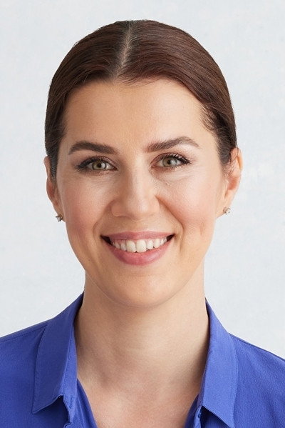 Sevinç Gürşen Kıranlı as Oya in The Cliff