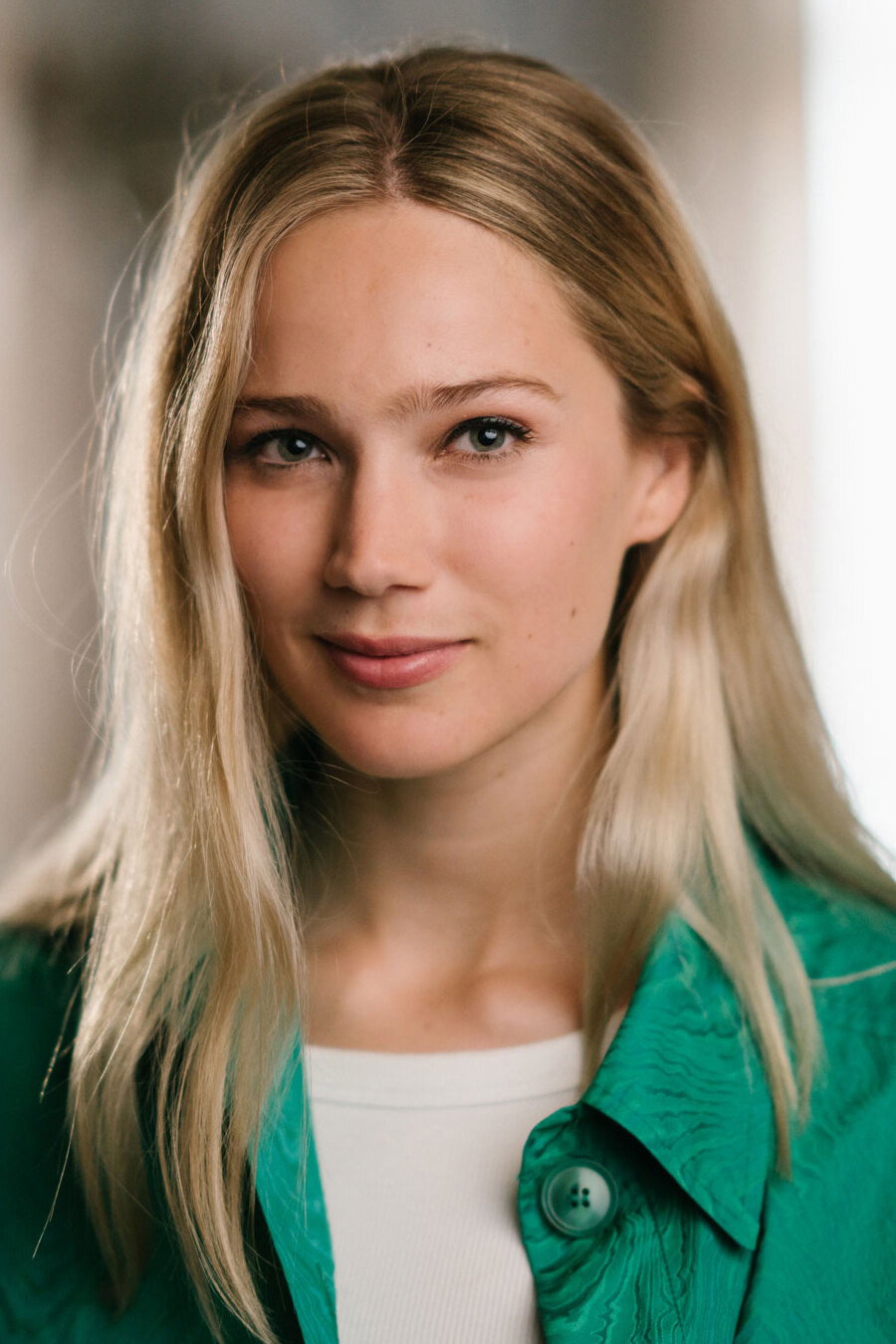 Lauren Versnick as Sheila Legge in This Is Not a Murder Mystery