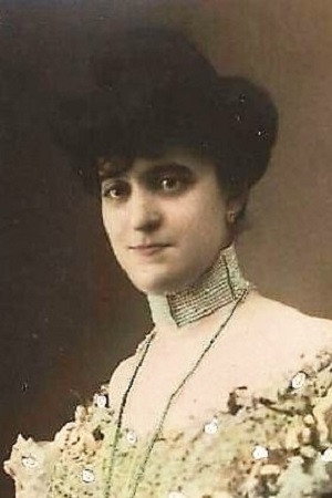 Dolores Bremón as Doña Matilde in La honradez de la cerradura