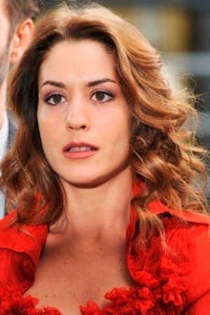 Daniela Fazzolari as Viola in Oltre