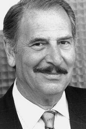Mario Erpichini as Mitridates in The Magnificent Dare Devil