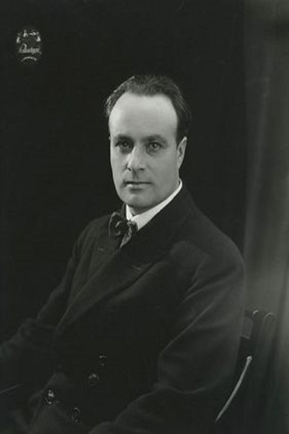 Victor Montell as Sagfører Sigurd Jonsen in Peter Andersen