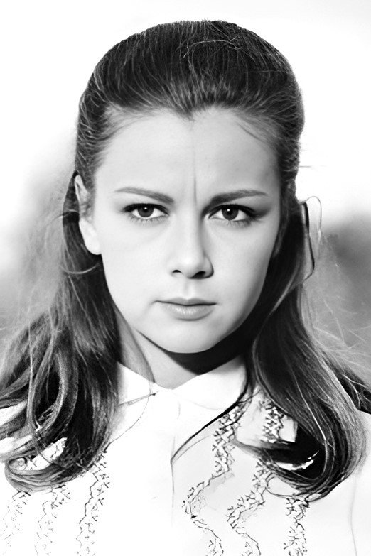Lorella De Luca as Marisa in Poor But Beautiful