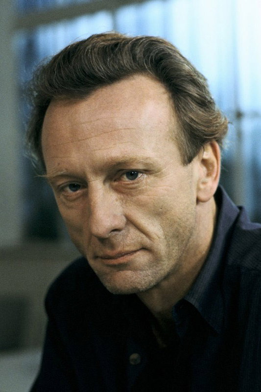 Hidde Maas as Onix in Ernst, Bobbie And The Cunning Onix