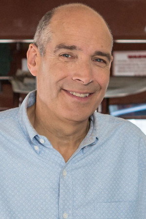 Geoffrey Baer as Himself in The Most Beautiful Places in Chicago