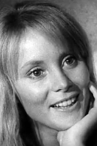 Edith Garnier as Solange Simpson in La cravache d' or