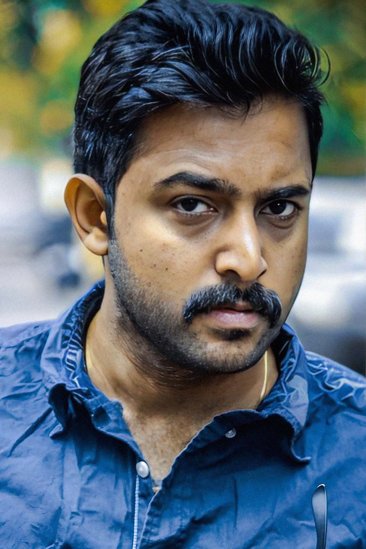 Vikram Ramesh as Sekar in Enaku Endey Kidaiyaathu
